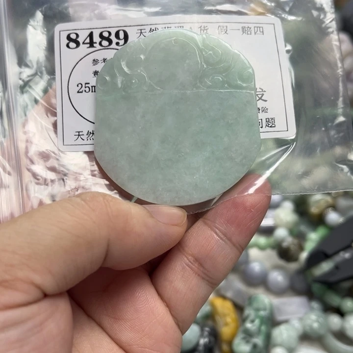 翡翠未镶嵌颈饰8489