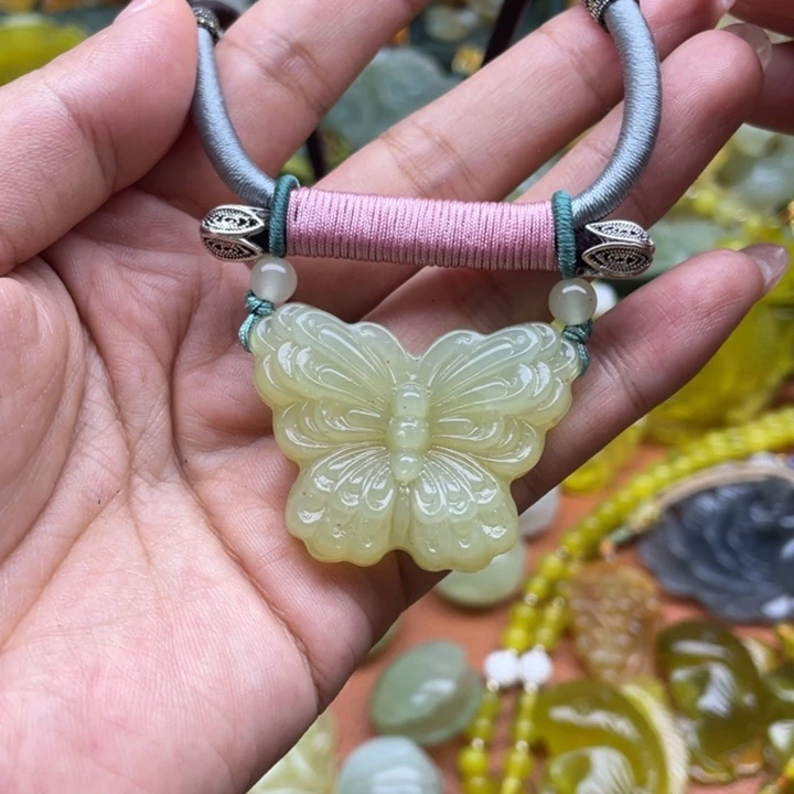 蛇纹石玉未镶嵌颈饰