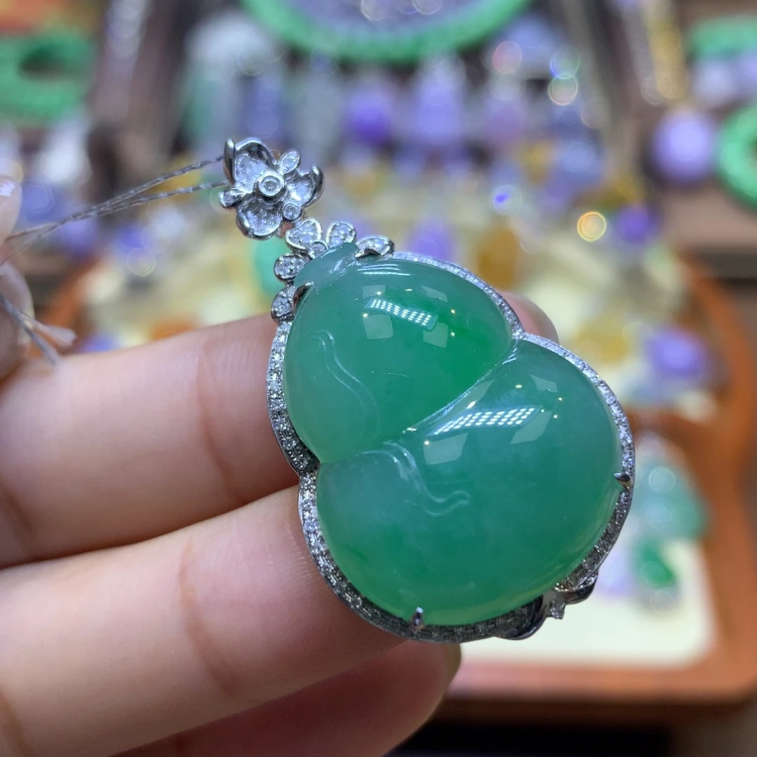 ️***️翡翠18K金镶嵌颈饰