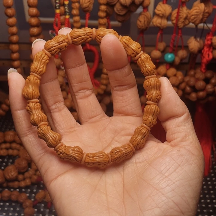 小***纭木质类龙纹桃枭挂件