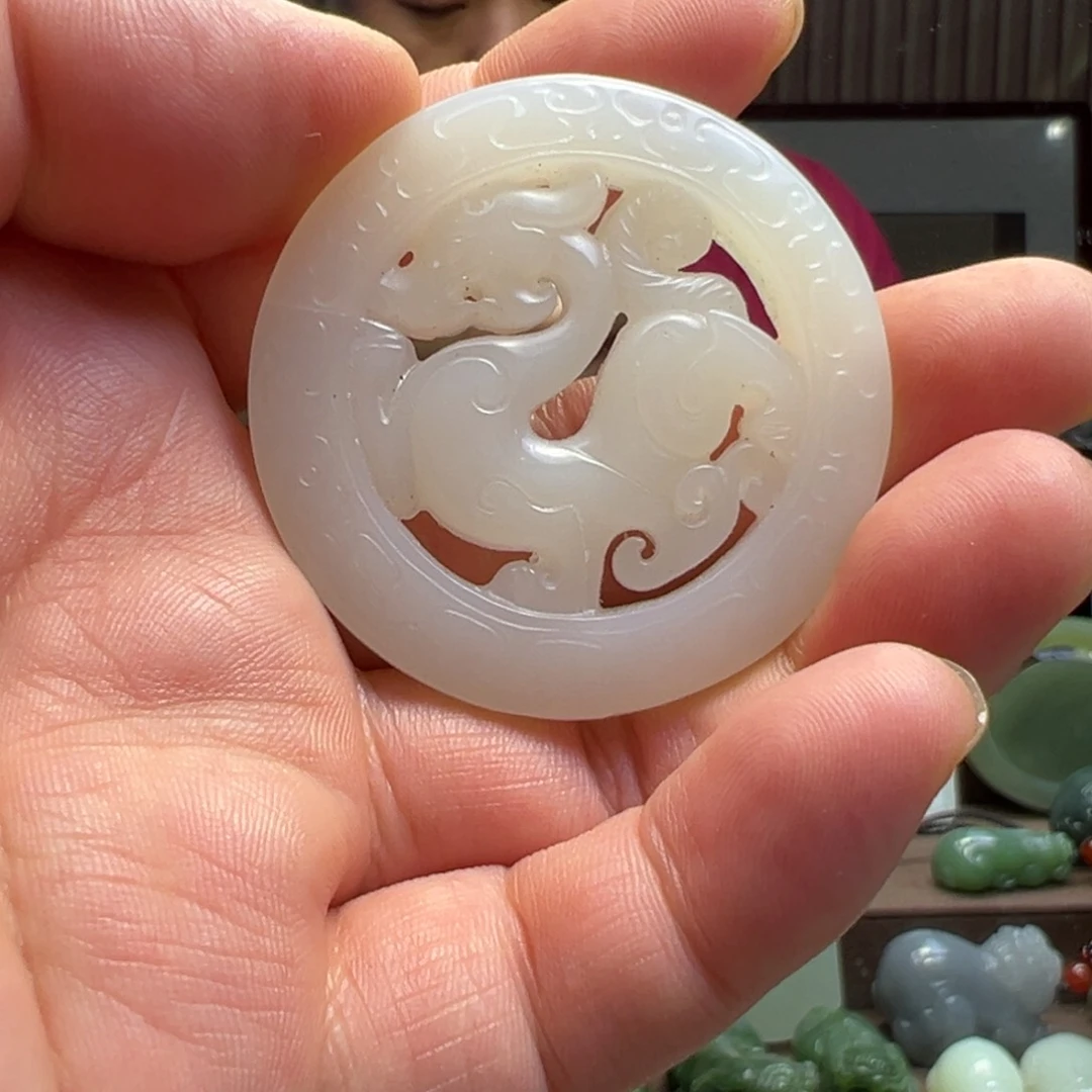 和田玉未镶嵌颈饰貔貅车挂