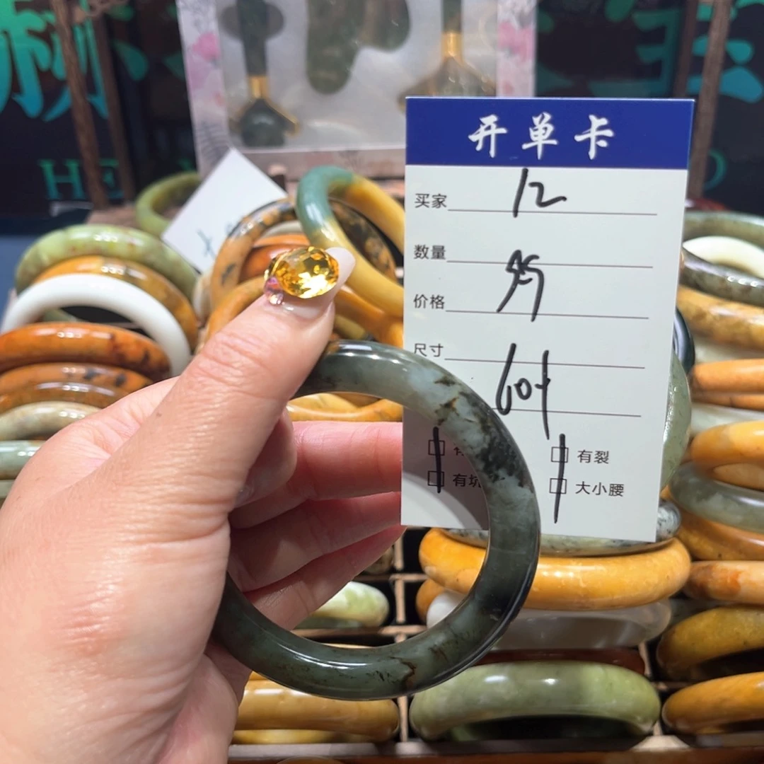 蛇纹石玉未镶嵌手镯是**我