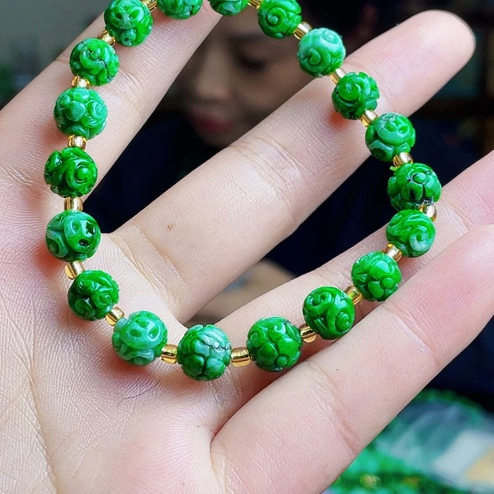 翡翠未镶嵌颈饰多样性