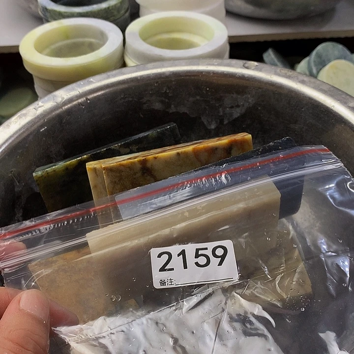 祥***和蛇纹石玉未镶嵌手镯