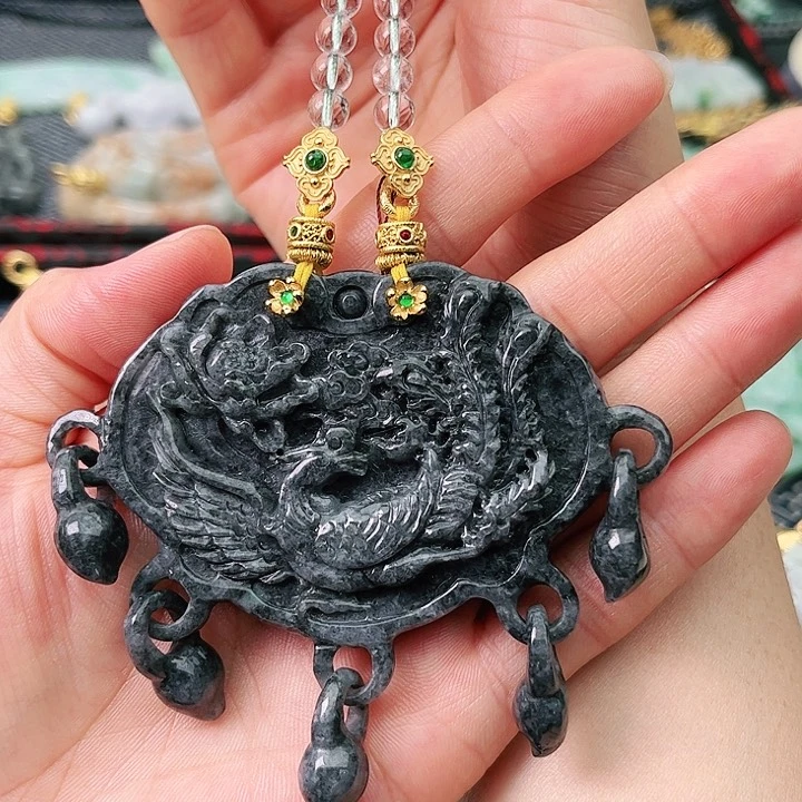 翡翠未镶嵌颈饰挂件