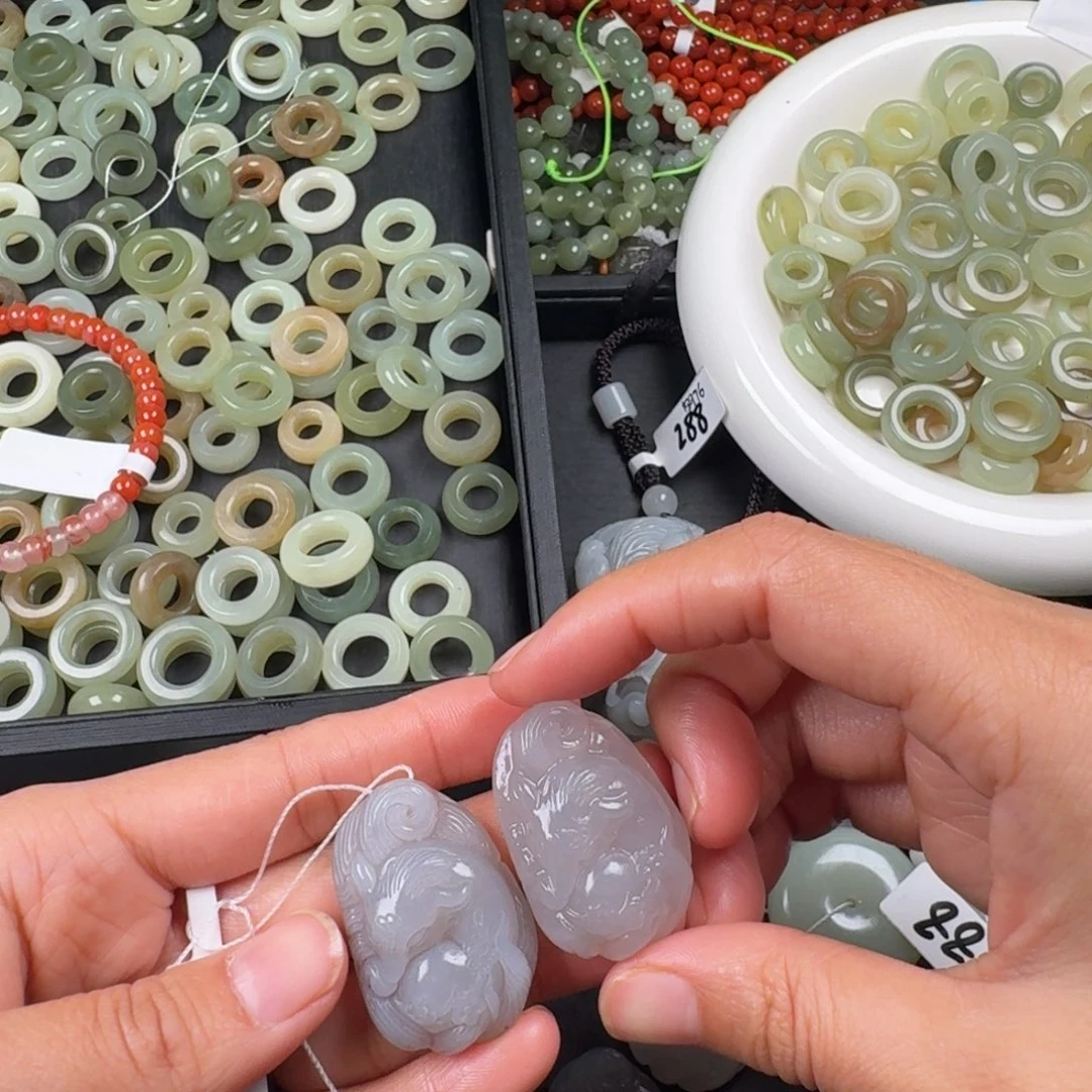 海***沫和田玉未镶嵌珠宝奇石