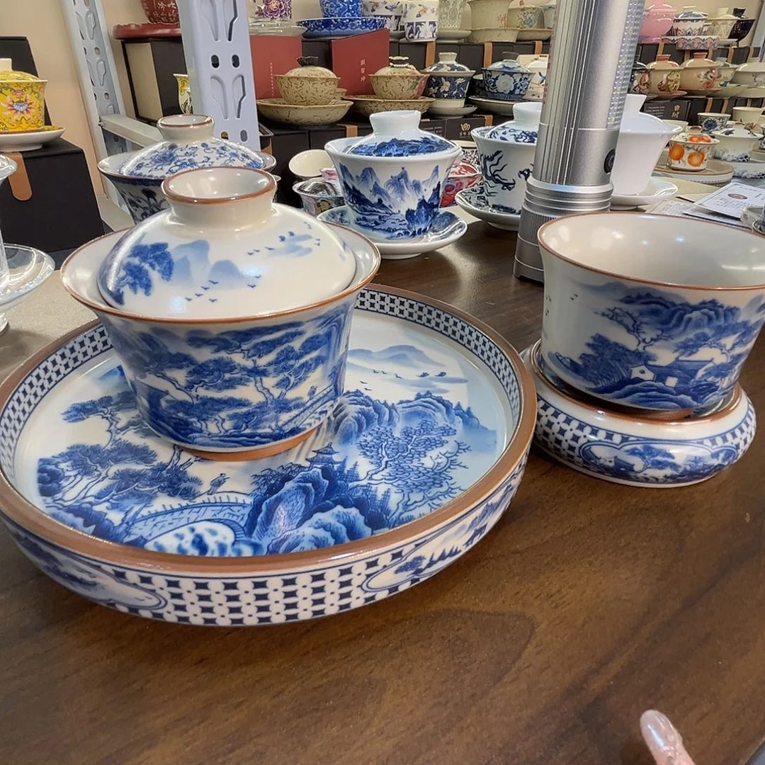 这些盖碗很漂亮！！！