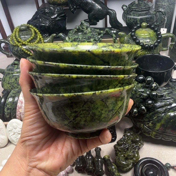 伊***V蛇纹石玉未镶嵌玉碗黄翠玉碗