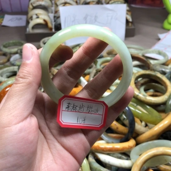 未镶嵌蛇纹石玉手镯来***水