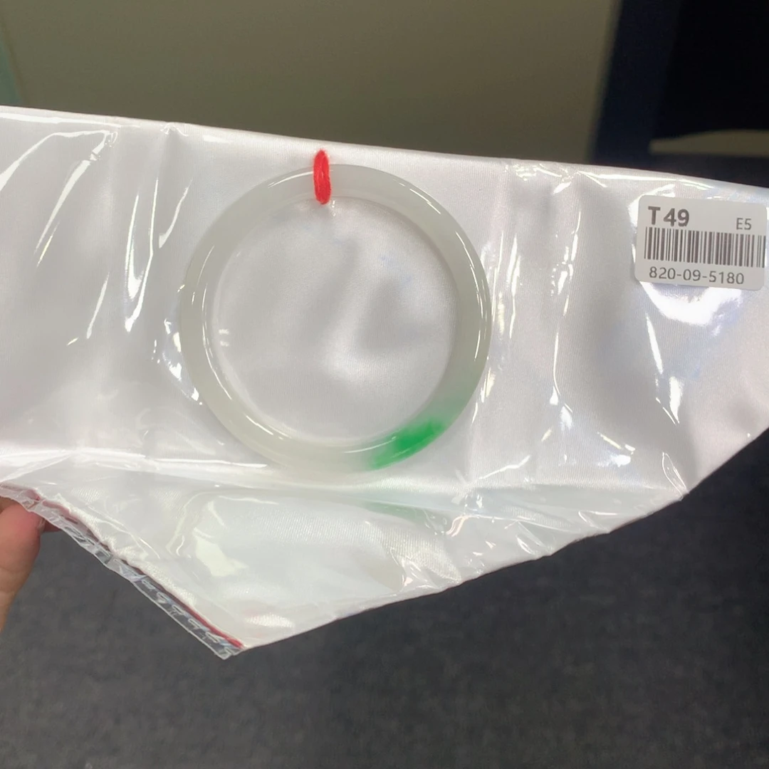 翡翠手镯未镶嵌翡翠