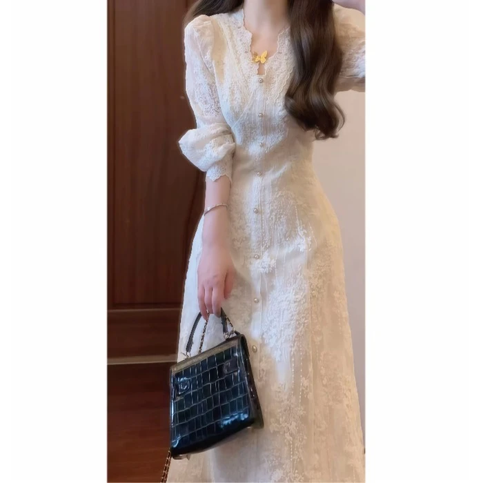 【知与性】冬季穿搭法式甜美温柔白色蕾丝连衣裙长袖收腰气质长裙女