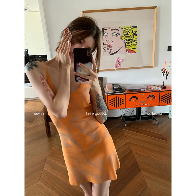 THREE GOOOD/三吉潮牌晕染针织吊带橘色修身包臀连衣裙Y725U07694
