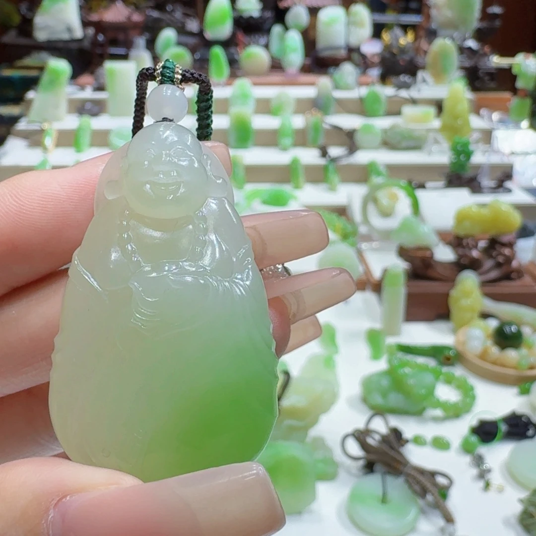 和田玉（翠青玉）未镶嵌挂件翠青佛