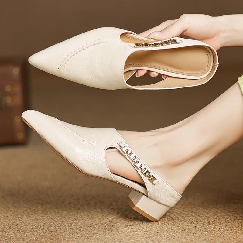 真皮金属扣中跟粗跟凉拖百搭小众鞋子镂空尖头包头半拖鞋女鞋外穿