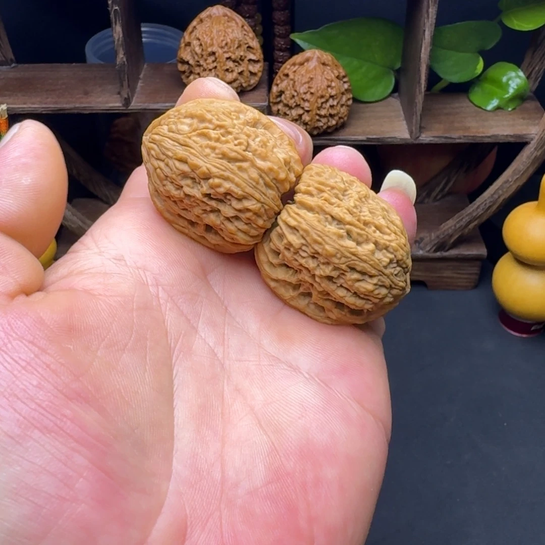 .***.文玩核桃南疆石拉丝凹底尺寸35