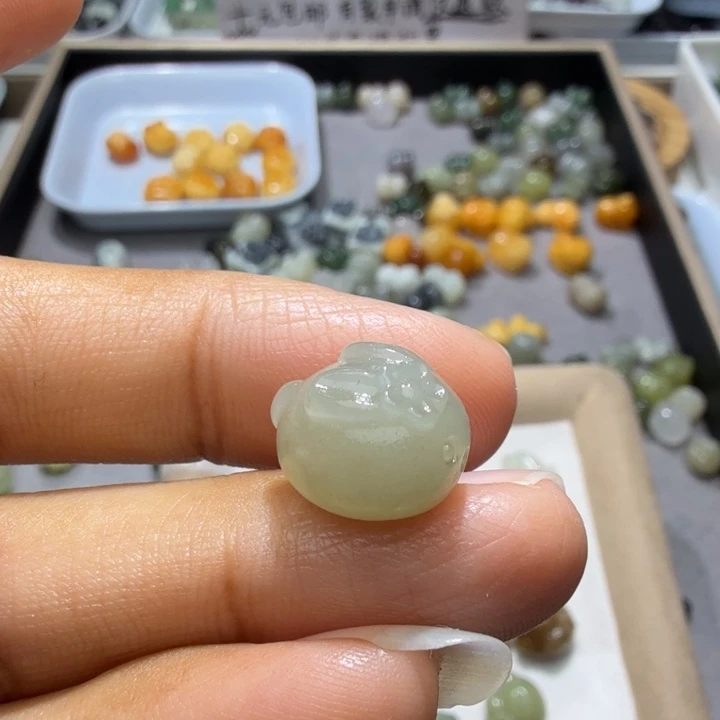 期***待和田玉未镶嵌珠宝奇石