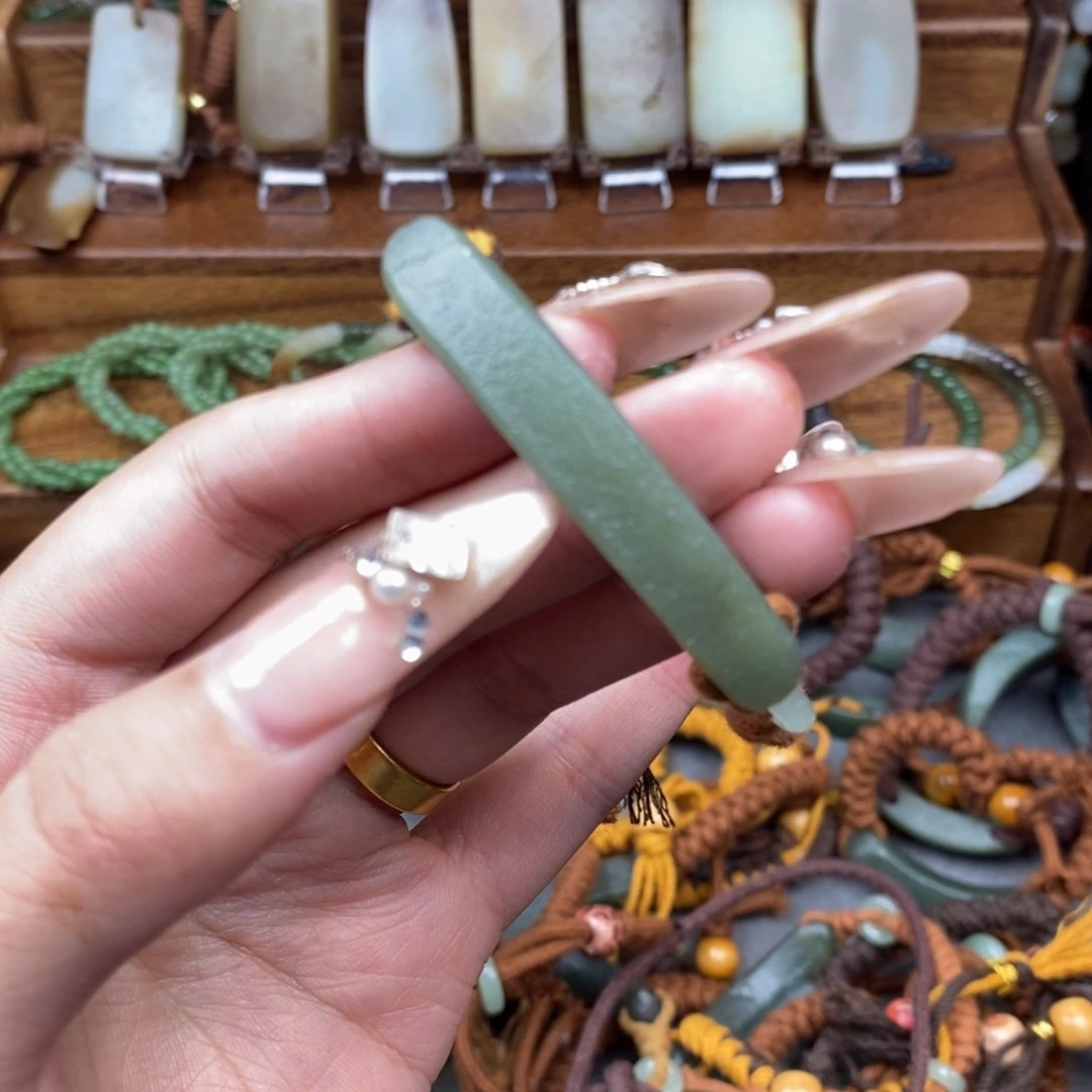 和田玉颈饰未镶嵌璇