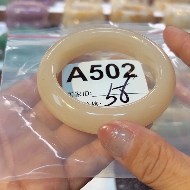 石英岩玉手镯未镶嵌