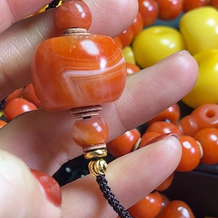 颈饰琉璃万**?琉璃………..