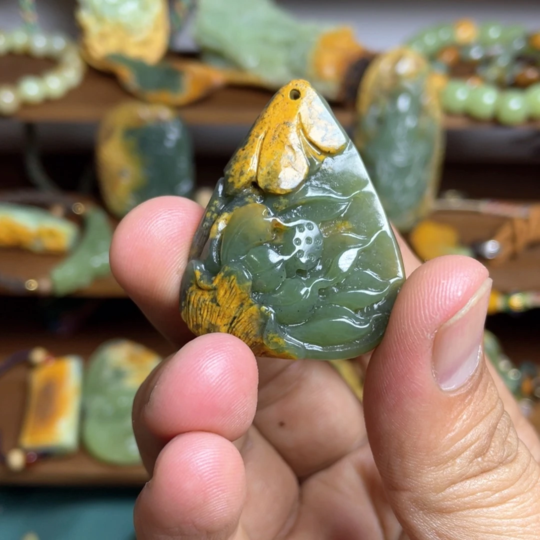 岫岩河磨玉（透闪石质玉）未镶嵌挂坠努**哈