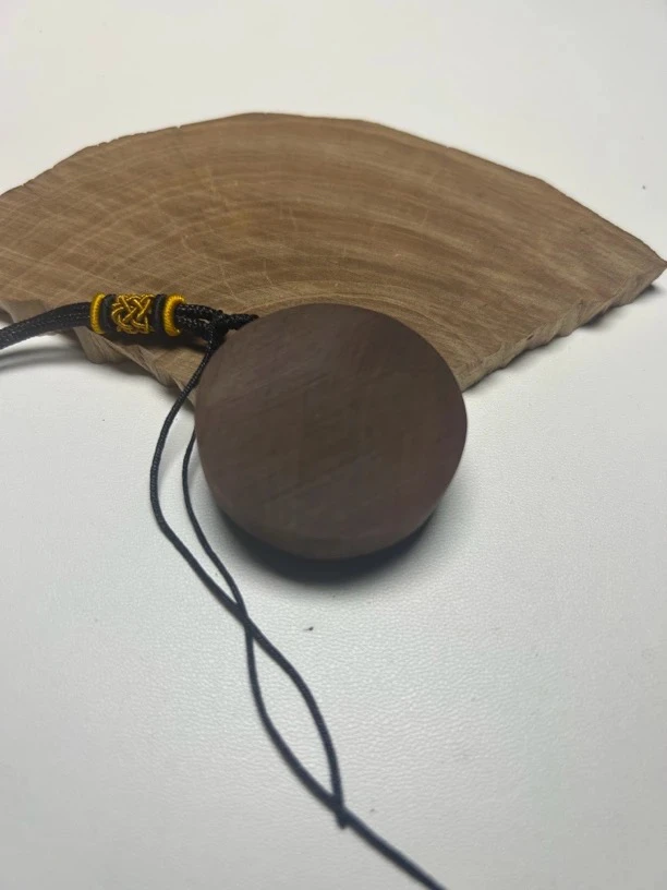 老山檀香圆牌微瑕