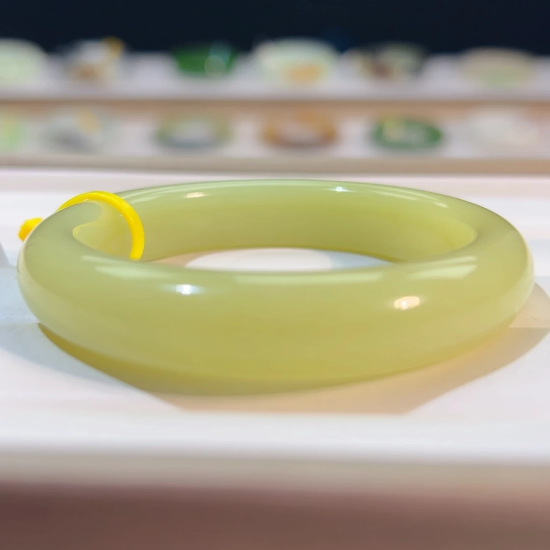 和田玉未镶嵌手镯  「若羌 奶黄包」密度特高