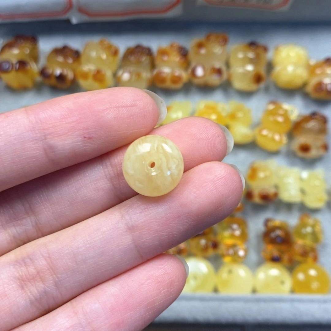 未镶嵌颈饰琥珀平安扣