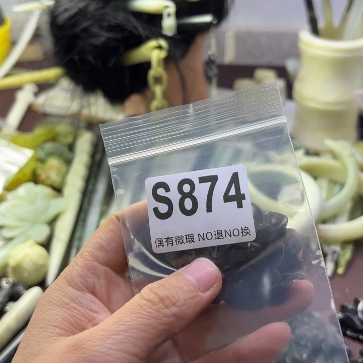 蛇纹石玉发饰合金。