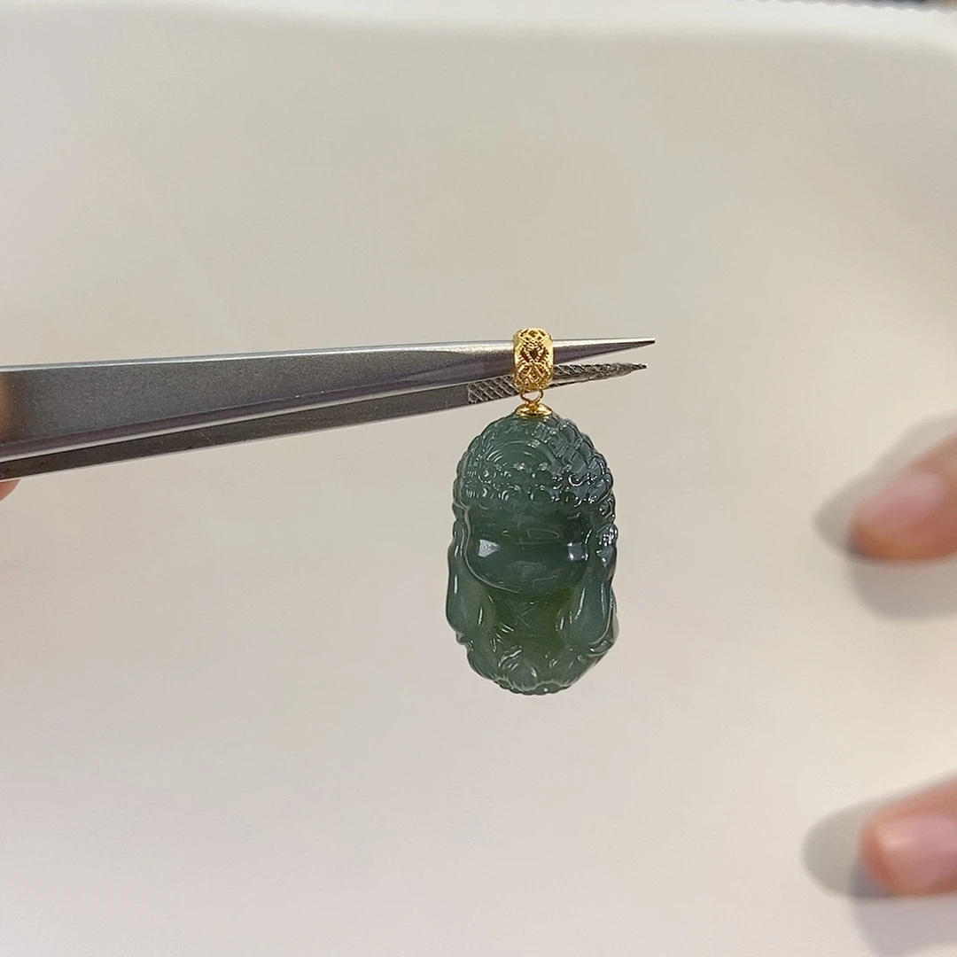 颈饰18K金镶嵌和田玉