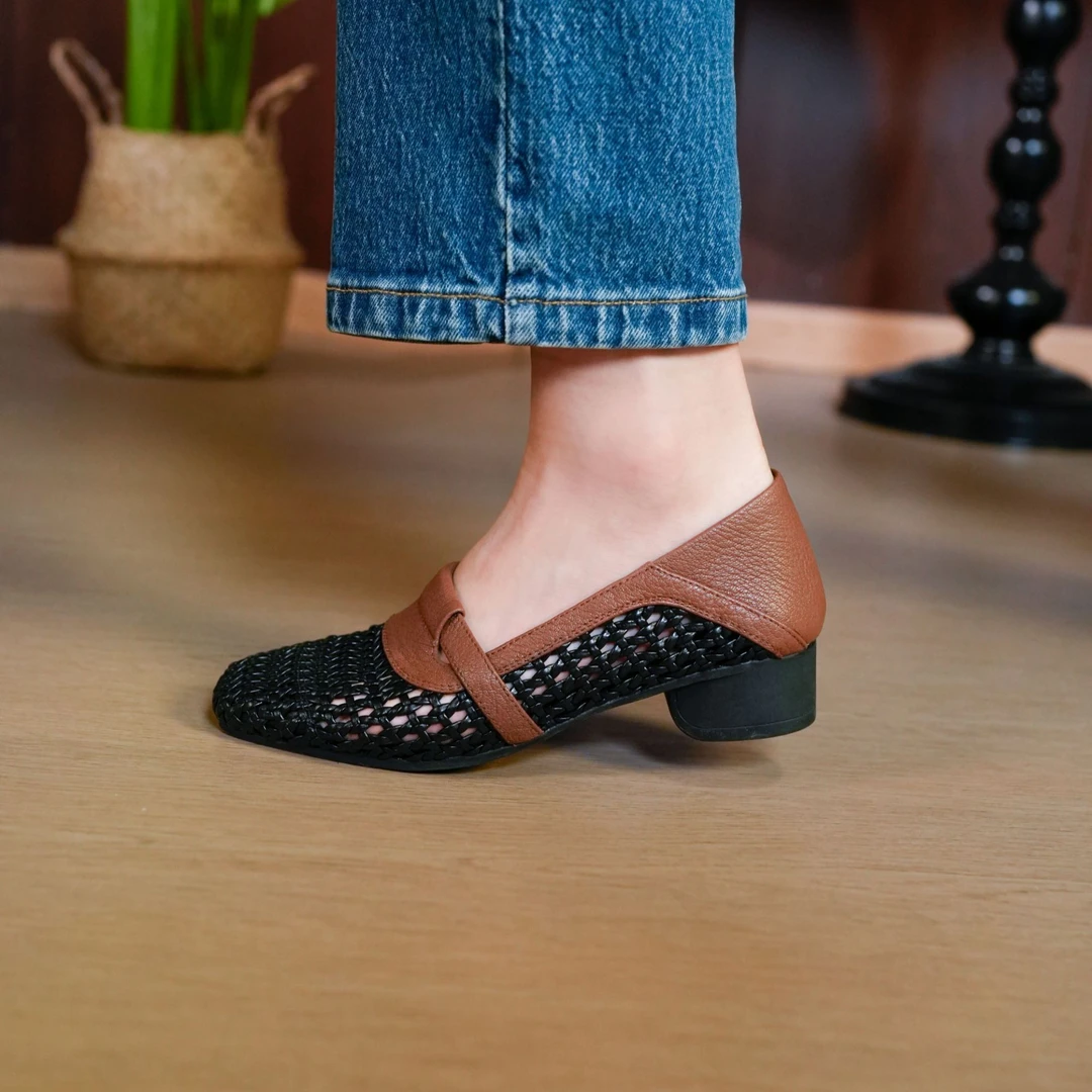 【鞋柜子】3厘米低跟洞洞单鞋夏季包头女士真皮复古粗跟妈妈鞋编织