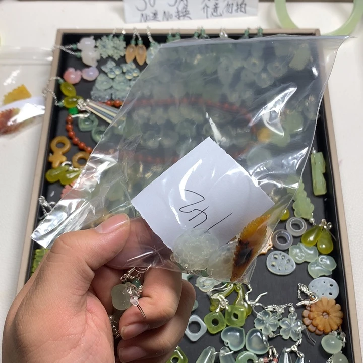 倚***月蛇纹石玉合金耳钉