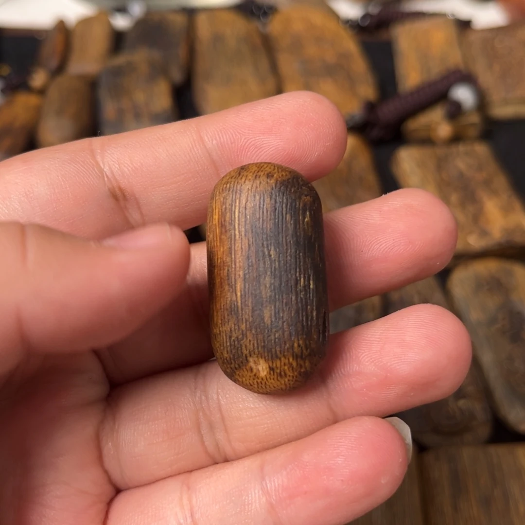 沉香吊坠?**风奇楠沉香原材料无事牌吊坠一个