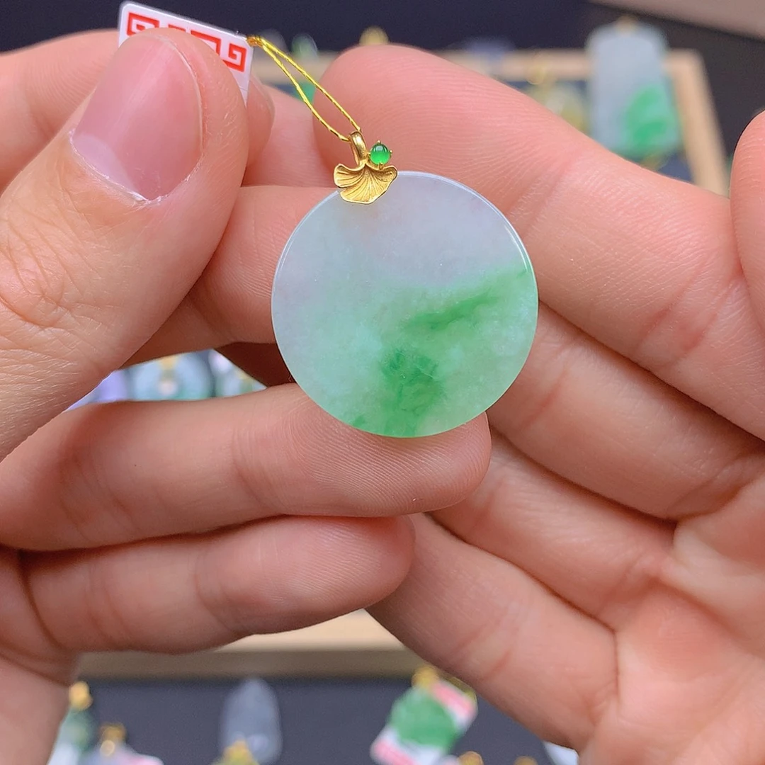 翡翠颈饰18K金镶嵌翡翠