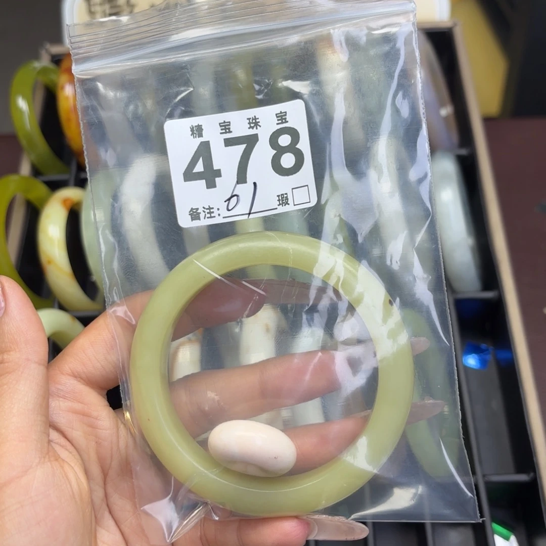 哦***-蛇纹石玉未镶嵌手镯