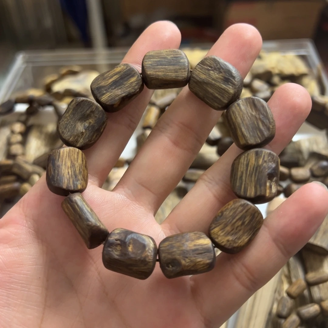 沉香碎屑沉香树心串15克