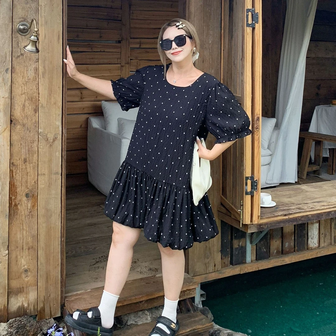 媛子大码波点鱼尾连衣裙宽松泡泡袖夏季圆领褶皱高级感洋气女装