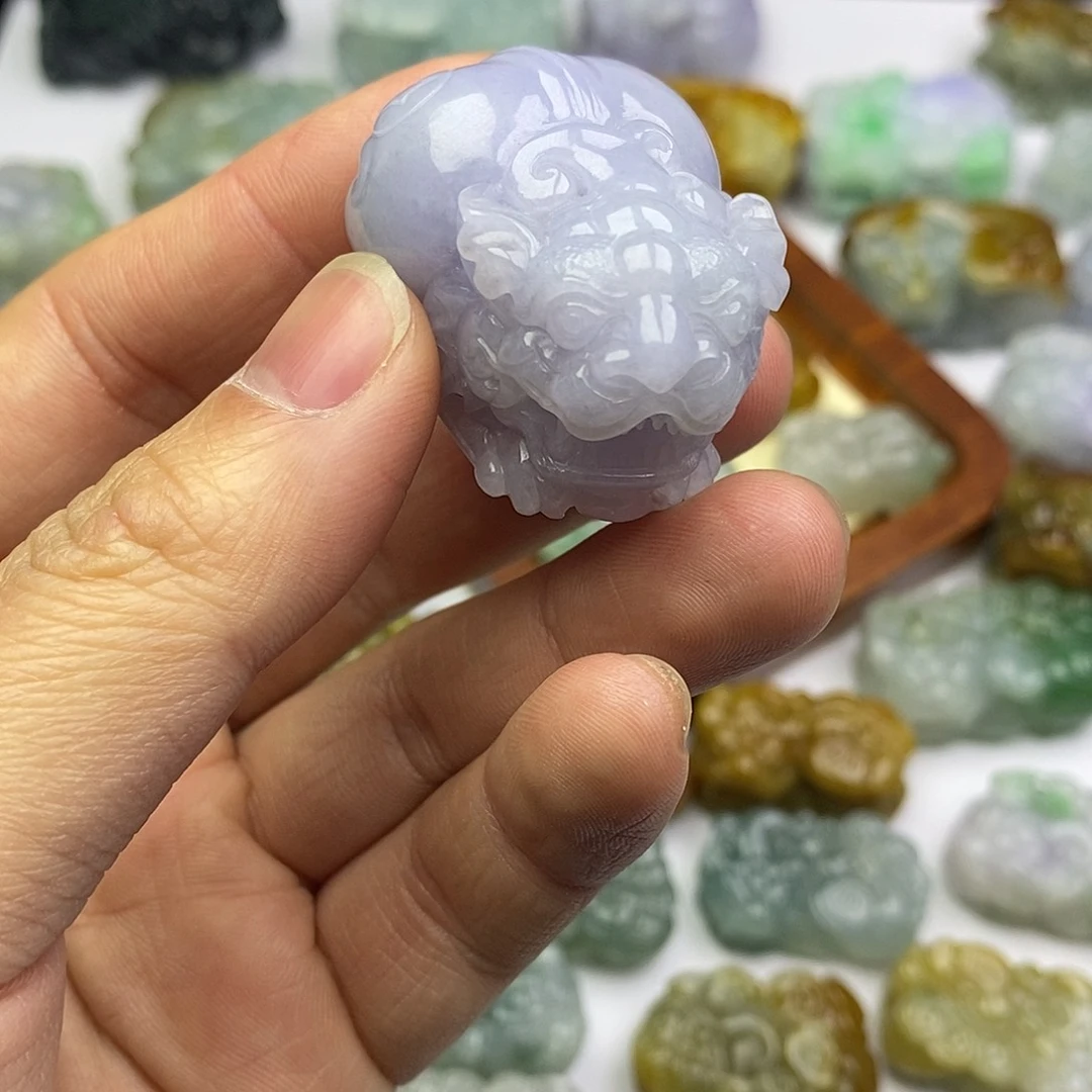 翡翠未镶嵌颈饰貔貅