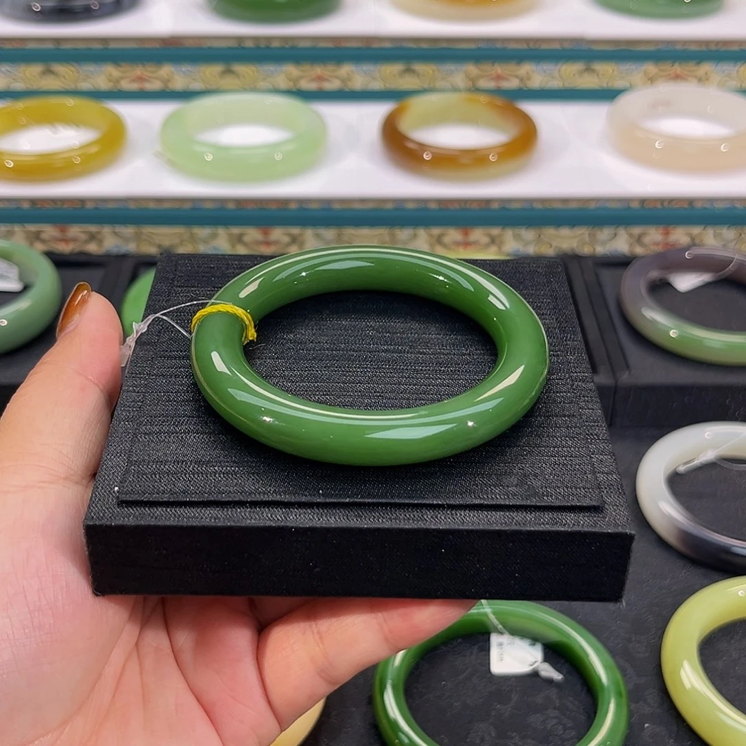 和田玉未镶嵌手镯碧玉满绿