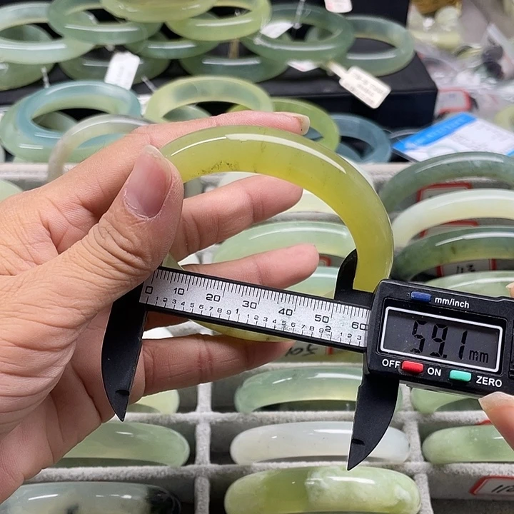 蛇纹石玉未镶嵌手镯118