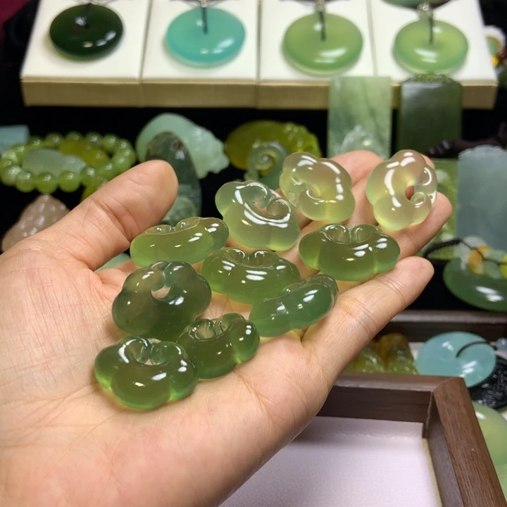 【闪购商品】蛇纹石玉未镶嵌颈饰7*～