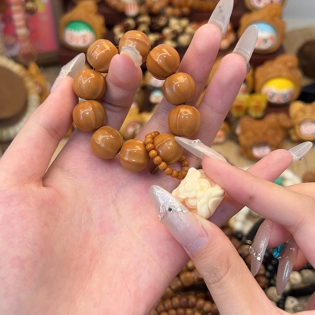 猴头核桃把件鲨鱼手捻搭配醒狮