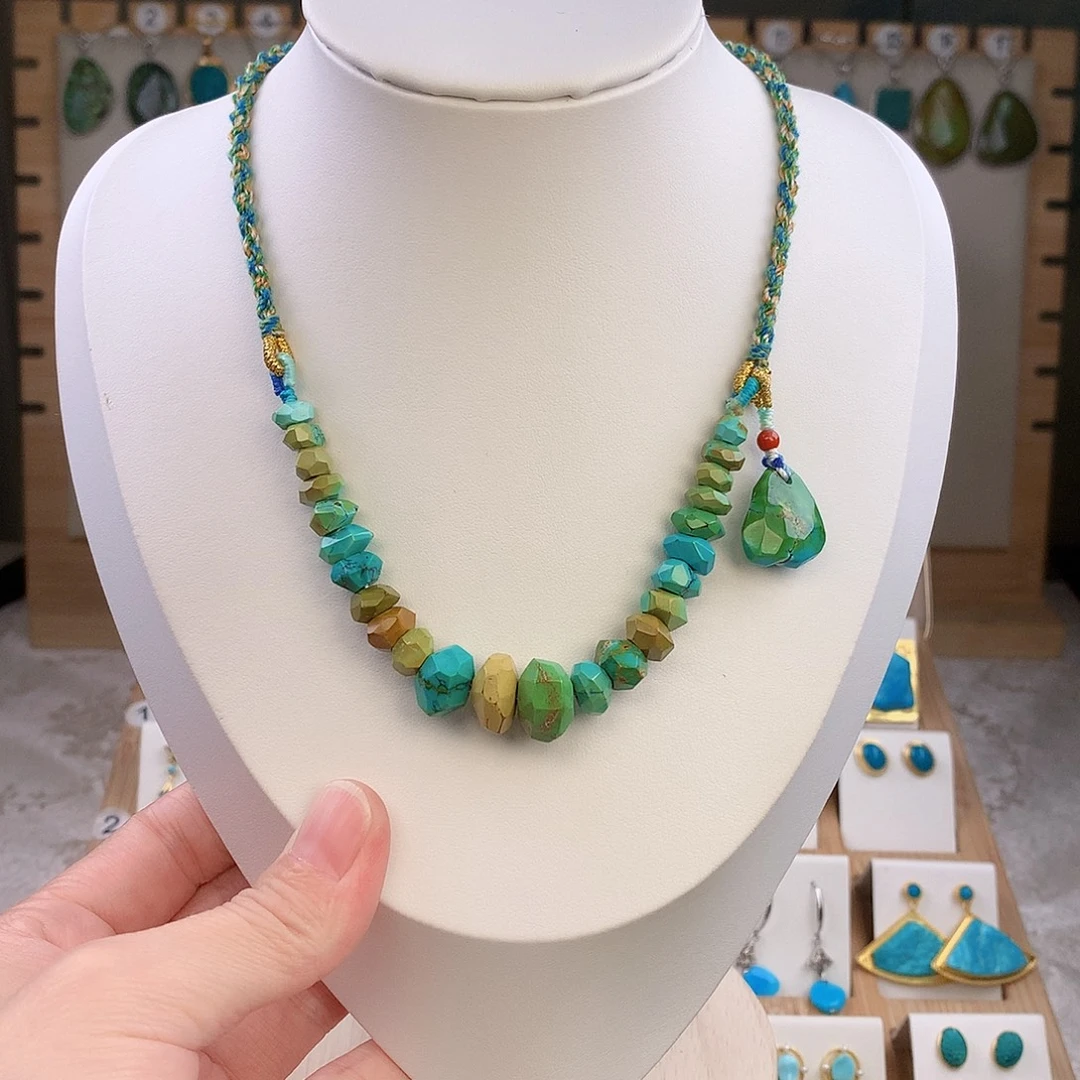 绿松石未镶嵌颈饰