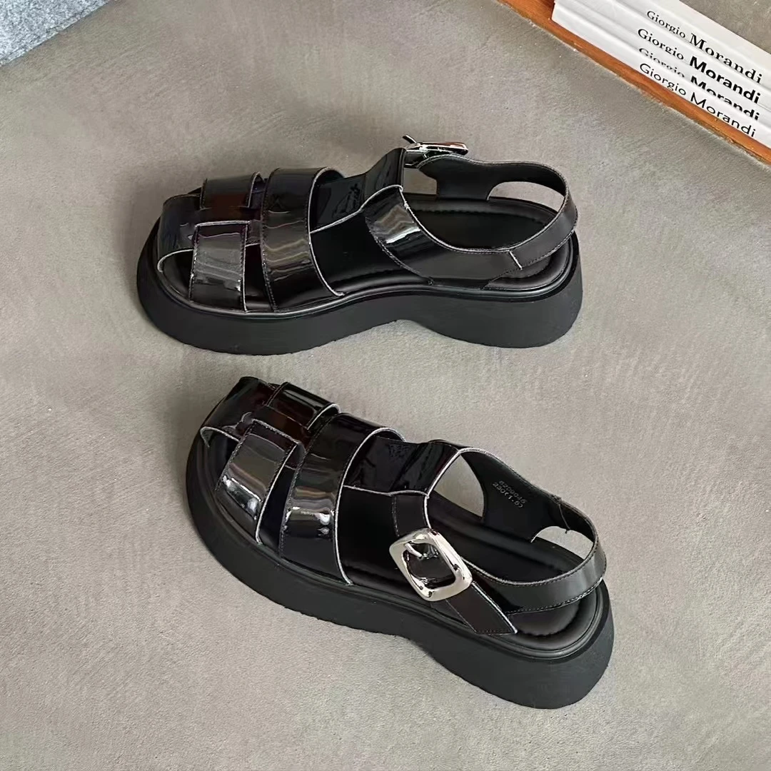 修面皮罗马极简风镂空罗马凉鞋包头皮带扣时尚编织后空凉鞋猪笼鞋