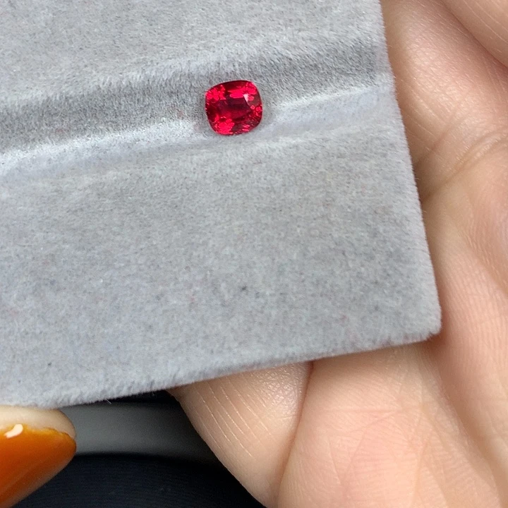 尖晶石裸石0.94ct绝地武士尖晶石吉尔德