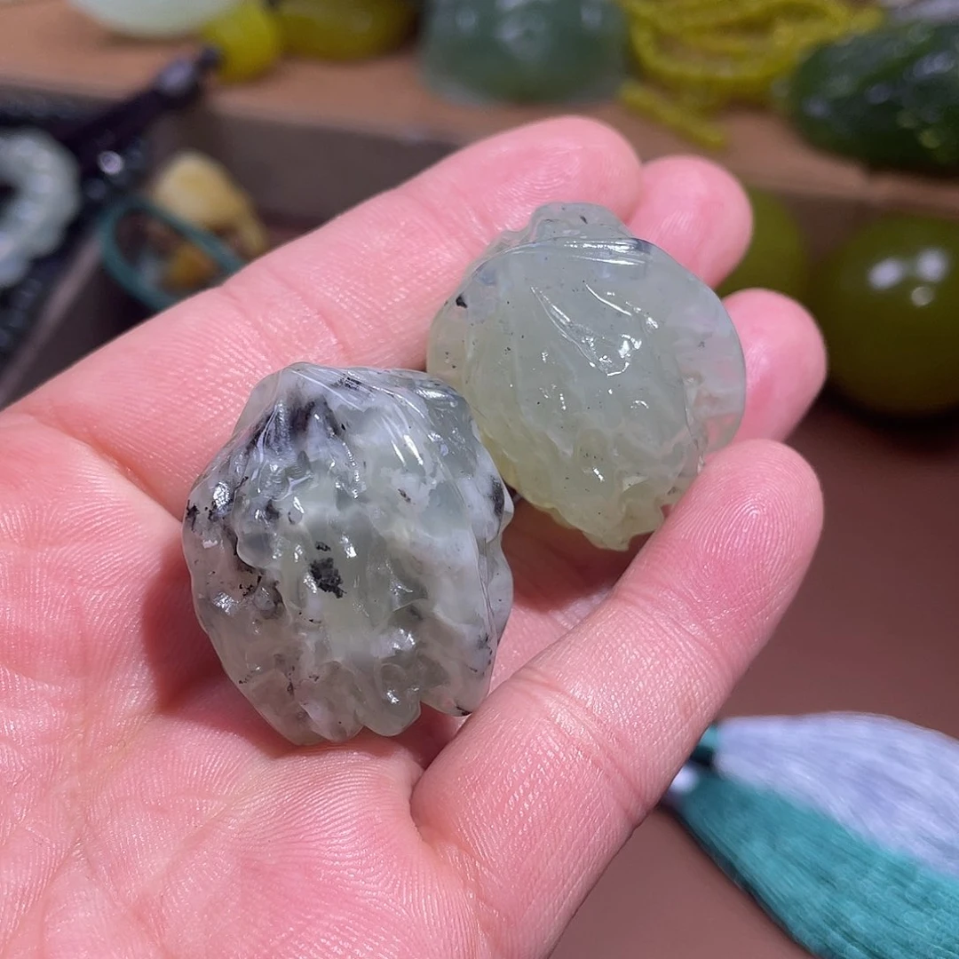 未镶嵌蛇纹石玉珠宝奇石