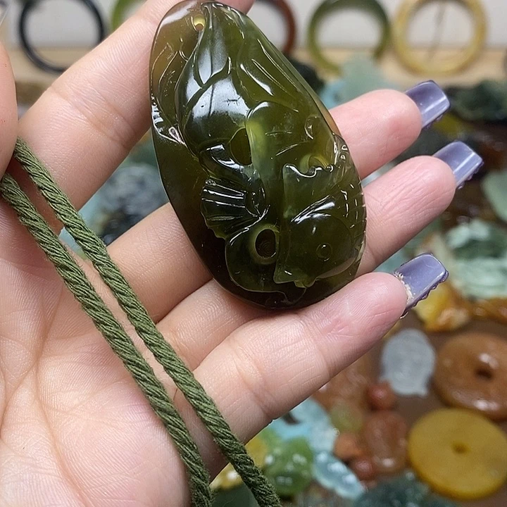 蛇纹石玉吊坠未镶嵌