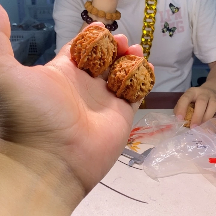文玩核桃把件盘山三棱010