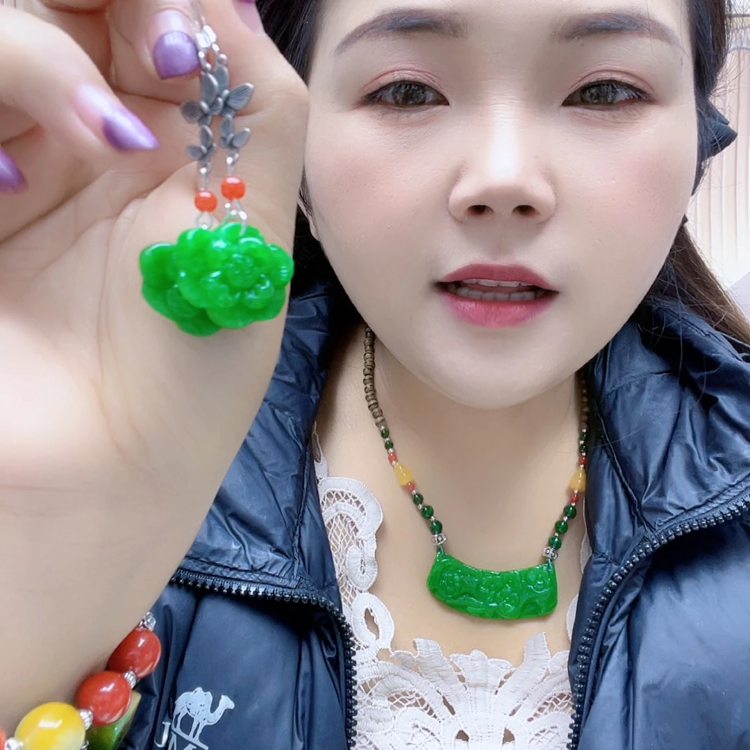 翡翠未镶嵌颈饰耳环