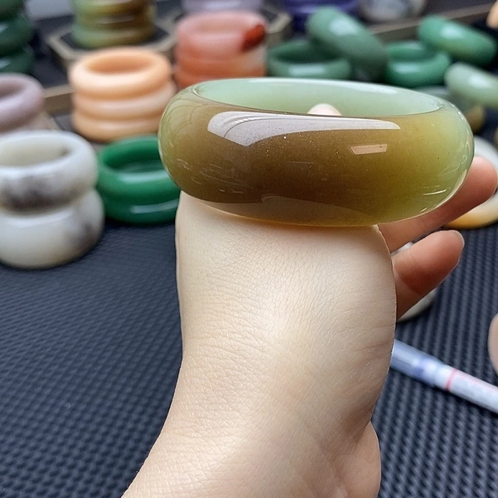 春***力石英质玉（非洲翠）合金石英岩玉