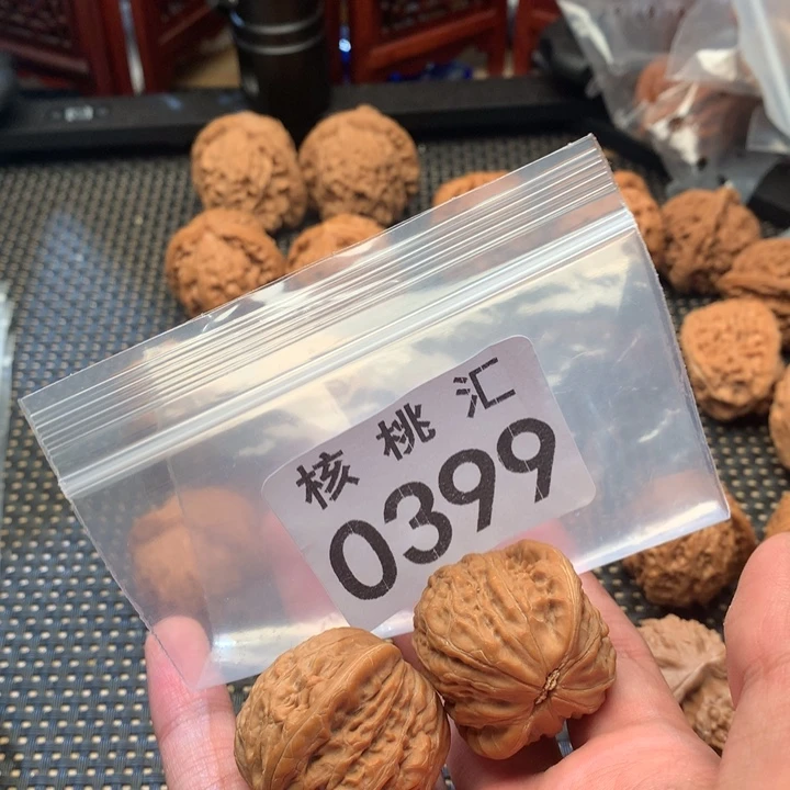 文玩核桃吊坠铁锤
